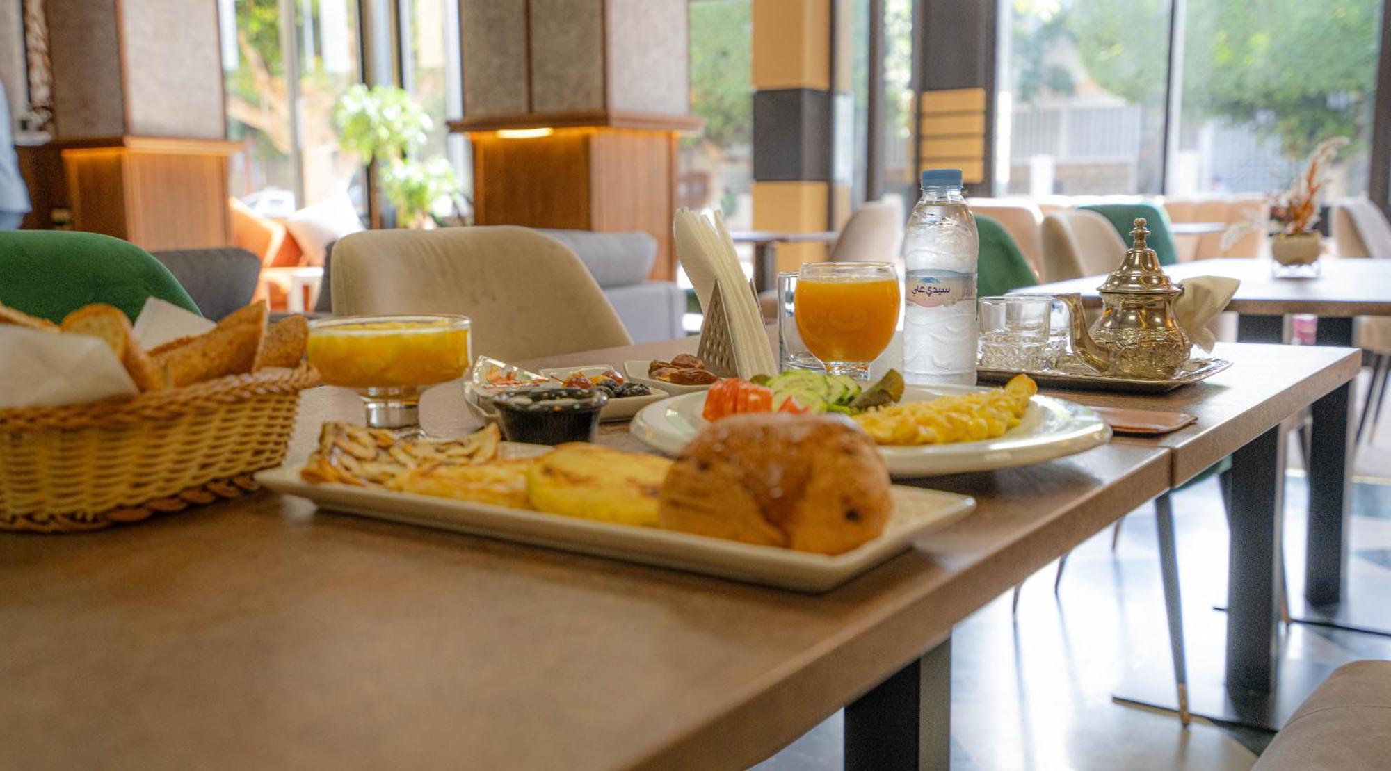 Razane Hotel Κενίτρα Εξωτερικό φωτογραφία