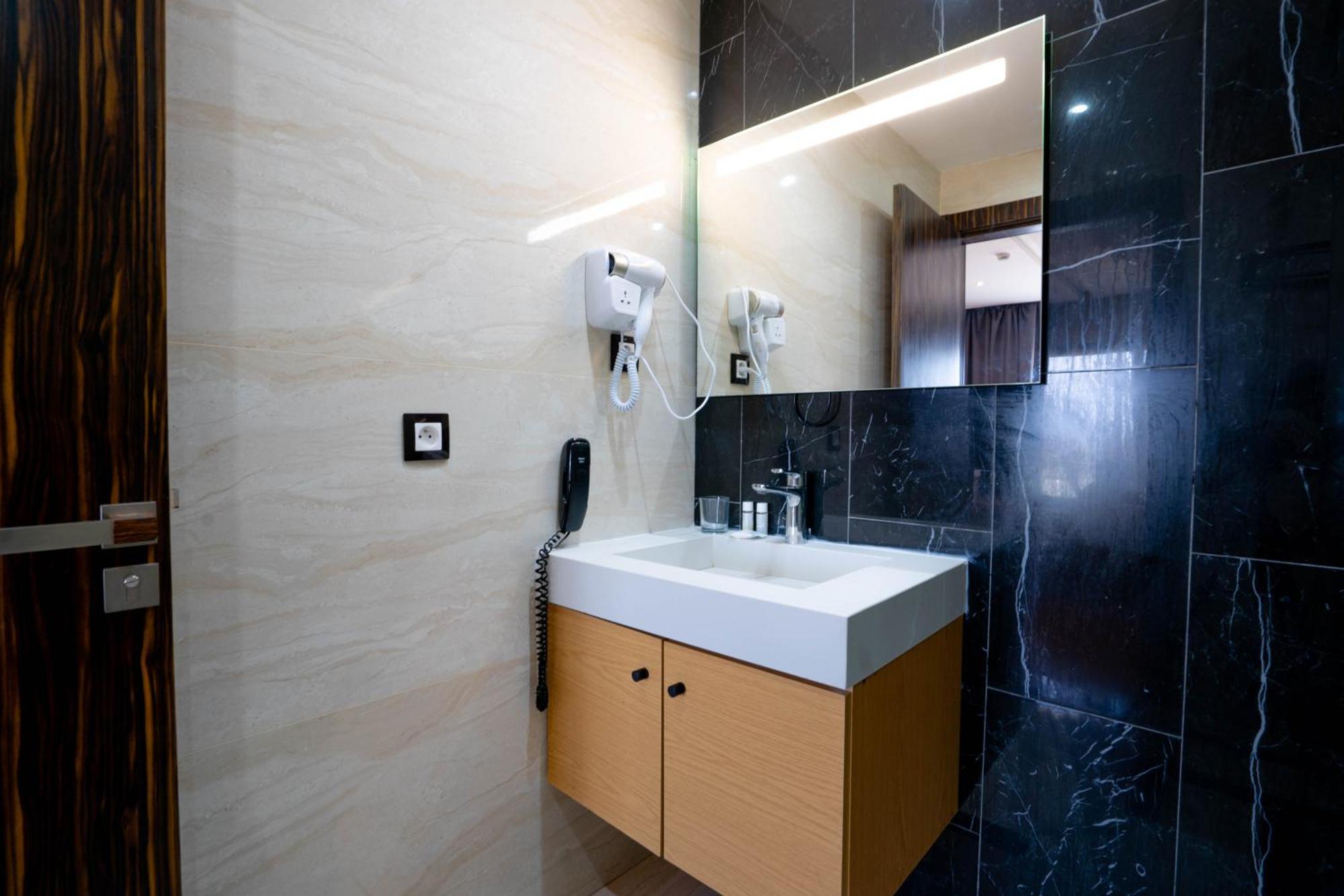 Razane Hotel Κενίτρα Εξωτερικό φωτογραφία