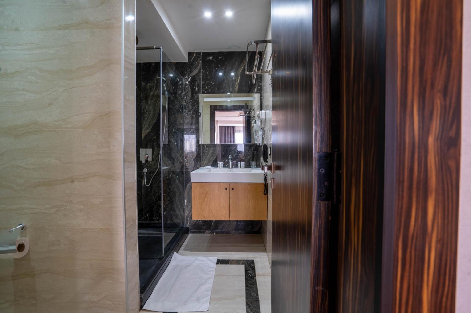 Razane Hotel Κενίτρα Εξωτερικό φωτογραφία